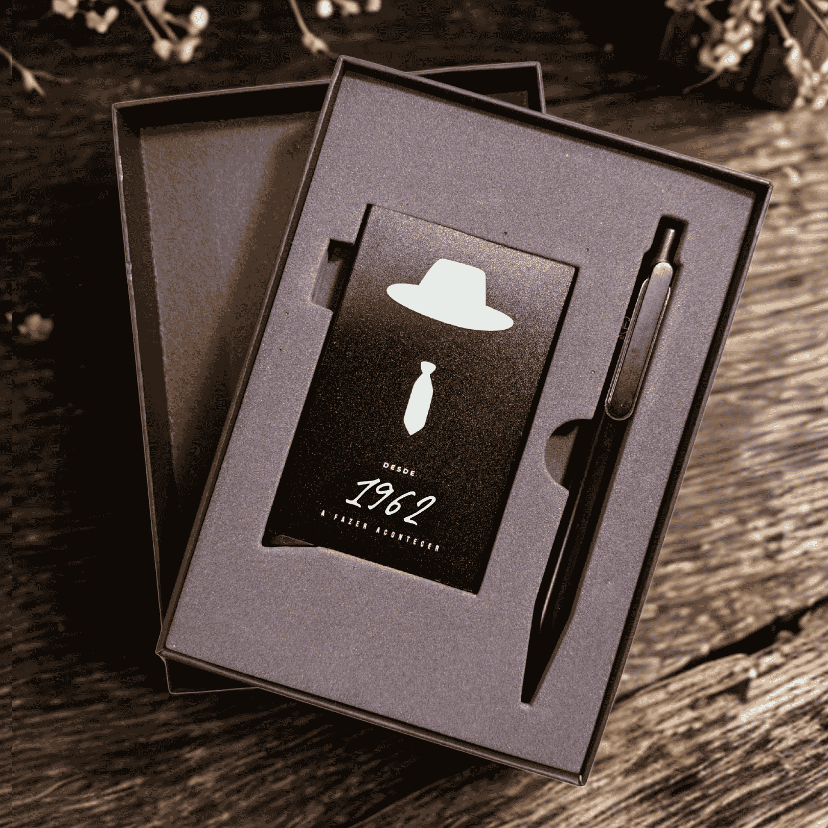 Porta cartões com proteção RFID personalizado, e caneta personalizada