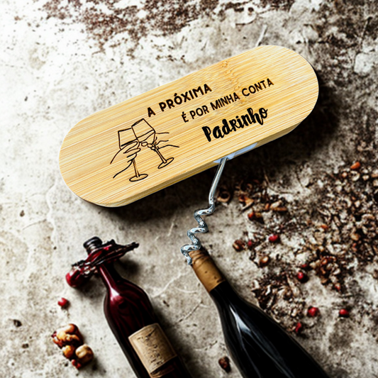 Um abre garrafas em bambu para oferecer ao padrinho 