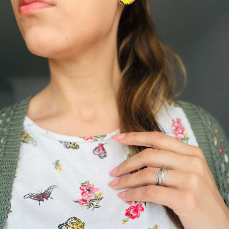 Anel Anna, lindo, prateado e preto