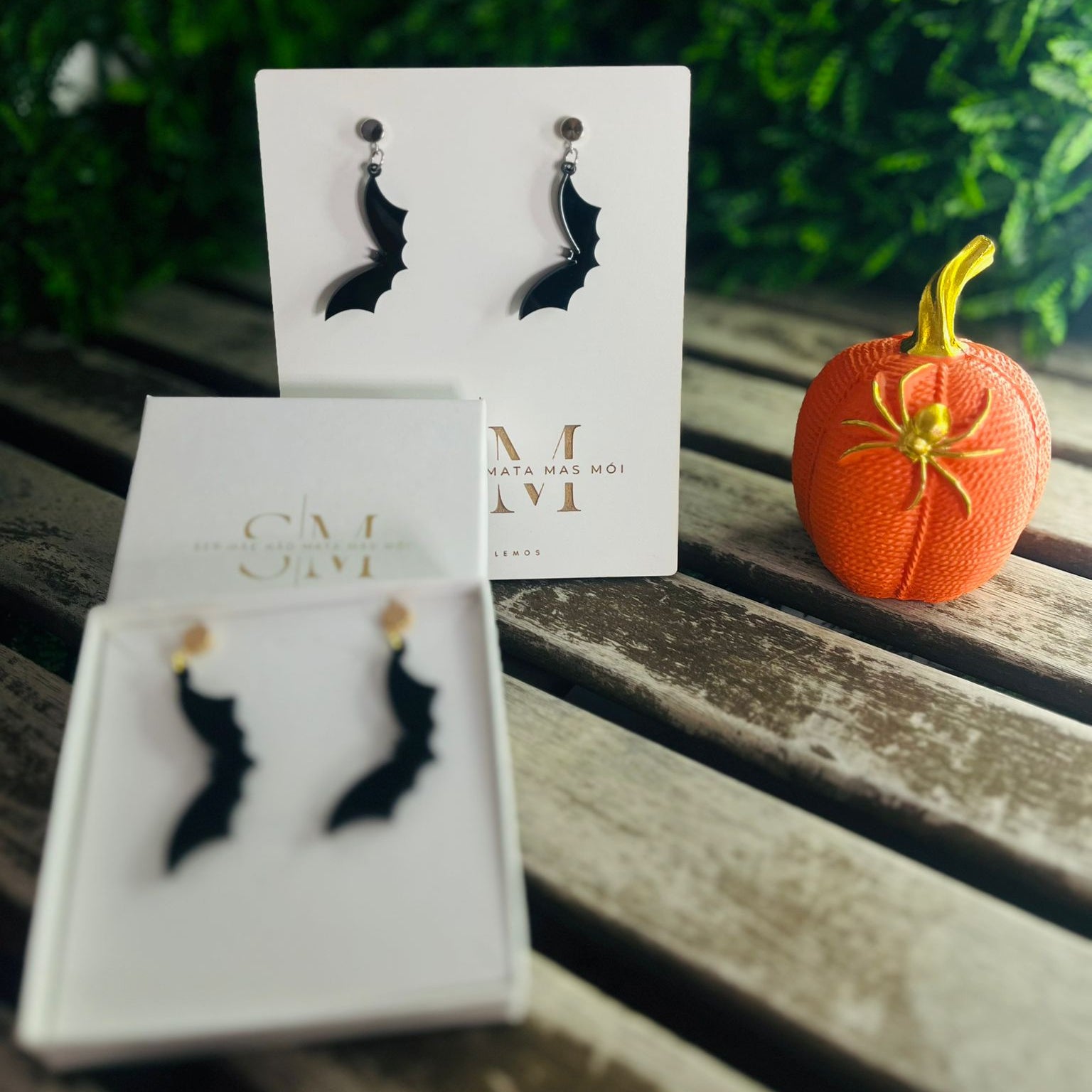 Brincos em forma de morcego