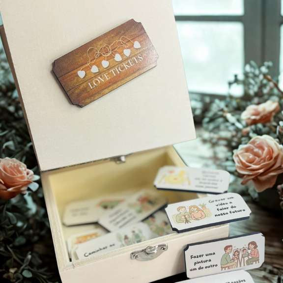 caixa com vales românticos